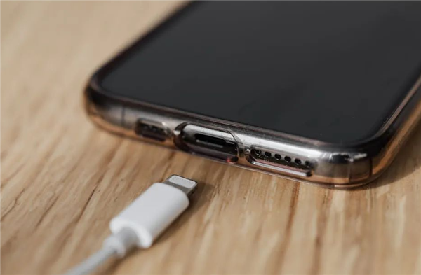 網上投注:手機電量1%時“比失戀還難受” 爲何會有電量焦慮