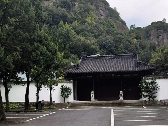 娛樂城:國家AAA級景區爲何成了孩子的噩夢?記者探訪如是書院,村民稱“傻子才送孩子進去”
