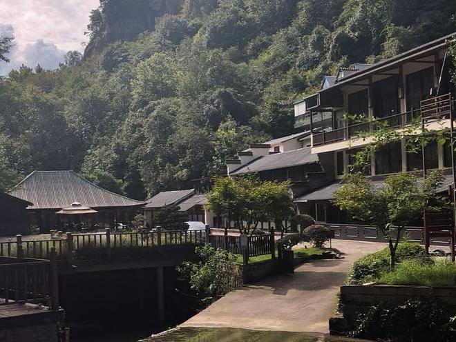 娛樂城:國家AAA級景區爲何成了孩子的噩夢?記者探訪如是書院,村民稱“傻子才送孩子進去”