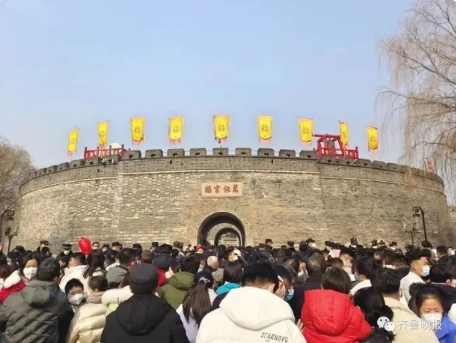 人气爆棚,多地景区限流!这里近4万人涌入,2公里开了40分钟,导航“红到发紫”